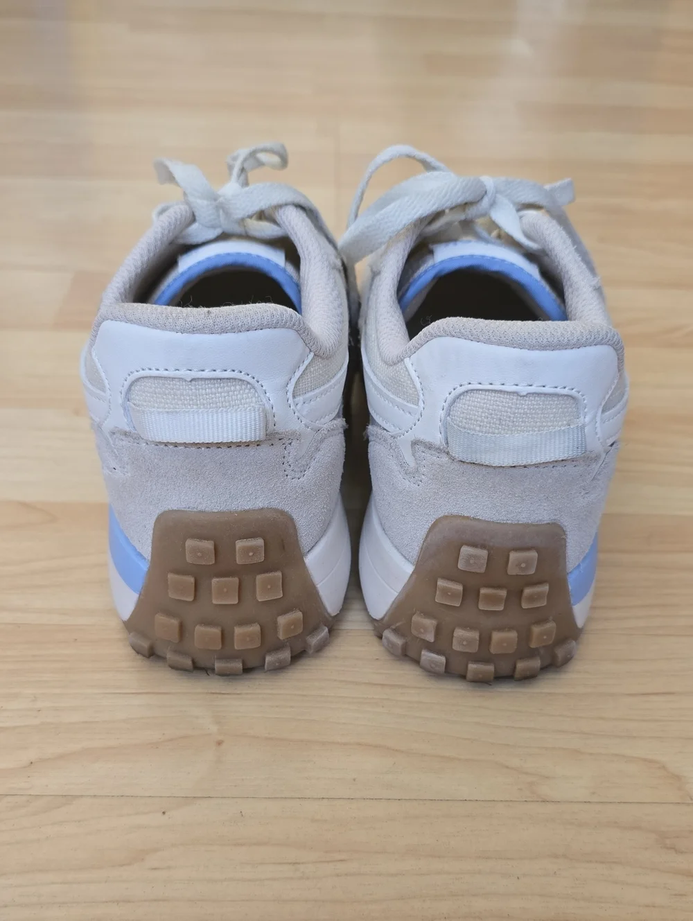 Reebok Women's Light Gray/Light Blue/Cream Retro Sneakers Size 7.5
